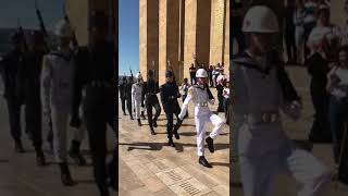 Nöbetçi Değiştiriyo Ahmet Çavuş Um