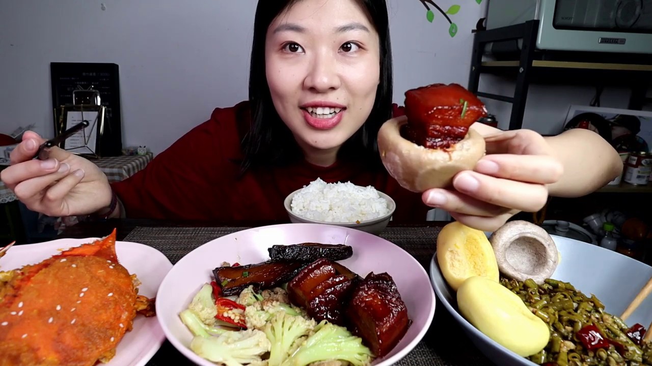 吃播軟軟：紅燒肉 | 梭子蟹 | 窩窩頭 | 花菜 | 酸豆角【大胖和軟軟】