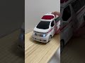 救急車のミニカーがスロープ走行!