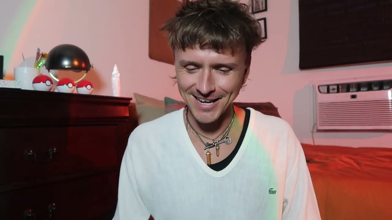 КТО-ТО ВЛЮБЛЕН В ТВОЮ СТРАННОСТЬ!