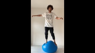 波に乗る三浦理志さんの家トレは バランスボールと日本最古の健康体操