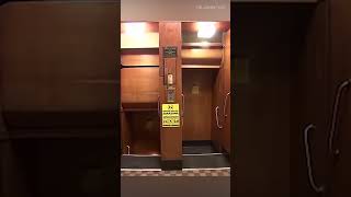 Непрерывно движущийся лифт патерностер в Праге