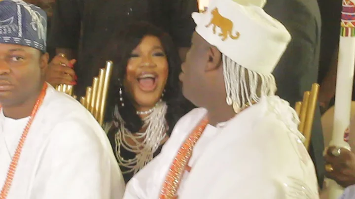 TOYIN ABRAHAM GOES DOWN ON HER KNEE TO GREET (OONI OF IFE) AT PROPHETESS FUNMILOLA LUCAS BIRTHDAY