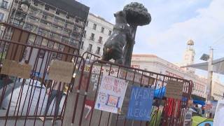 El Ayuntamiento de Madrid valla el Oso y el Madroño en Sol