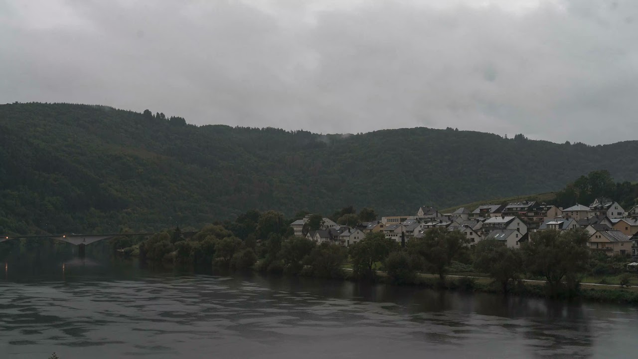 [Timelapse] Evening mood and blue hour on the Moselle loop near Zell in 4K