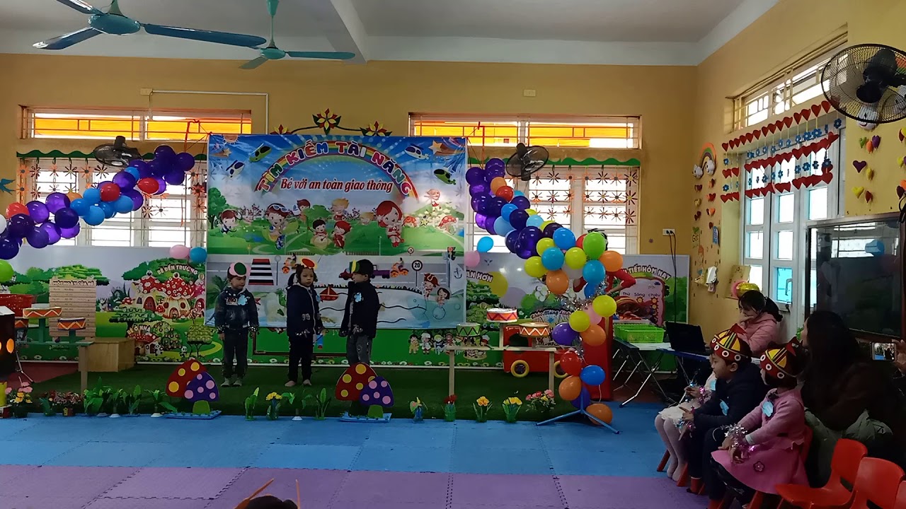 biểu diễn âm nhạc chủ đề giao thông 5 tuổi