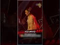 لقطة طريفة تخطف الأنظار للفنانة السورية أصالة نصري وهي تمازح معجب ا ن اد ى عليها بلقب الملكة لقطة طريفة تخطف الأنظار للفنانة السورية أصالة نصري وهي تمازح معجب ا ن اد ى عليها بلقب الملكة