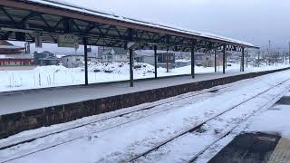 ＪＲ北海道Ｈ１００系気動車普通小樽行余市駅入線シーン