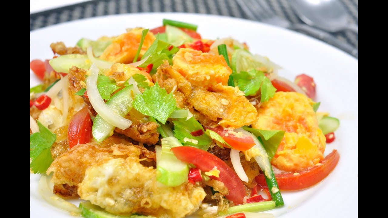 Spicy Fried Egg Salad (Thai Food) Yam Khai Dao ยำไข่ดาว YouTube