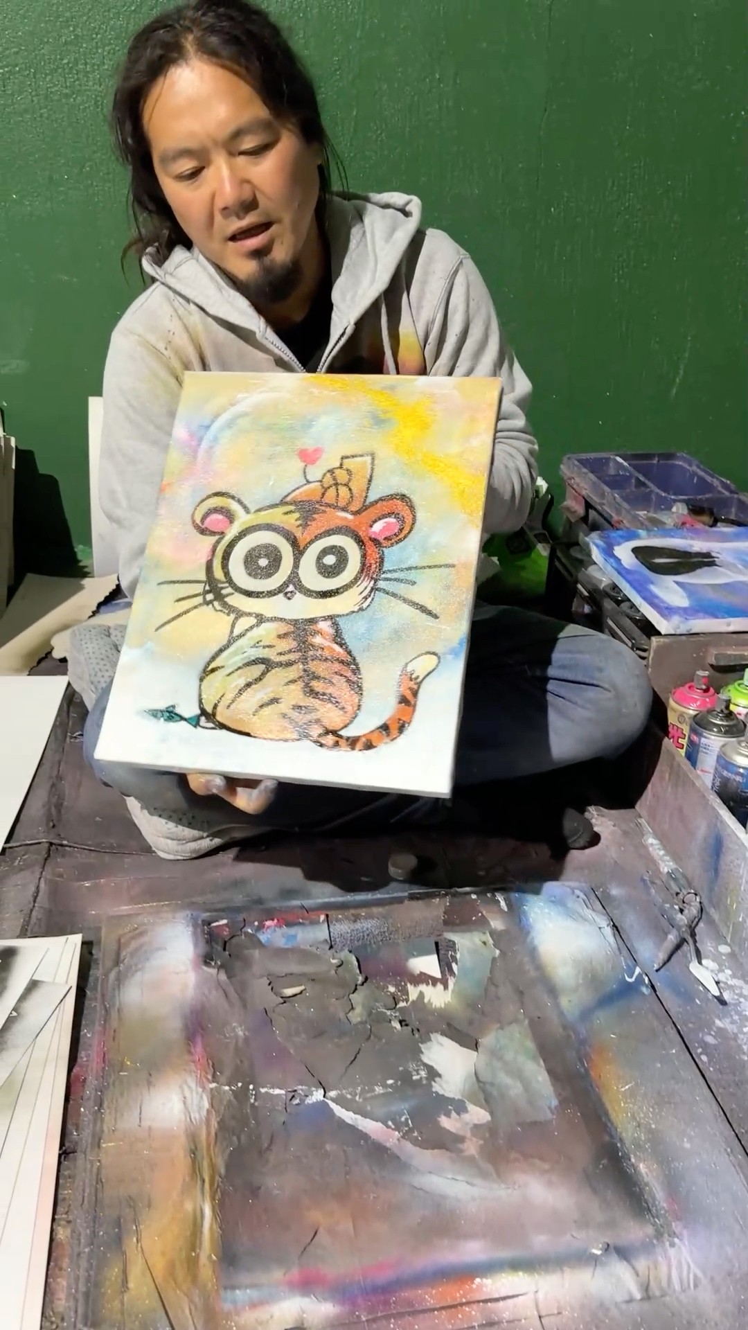 She asked him to upgrade the canvas with spray paint！#スプレー