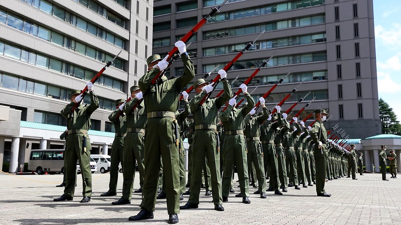 弔銃」など全体訓練 安倍氏国葬前に 陸自特別儀仗隊 - YouTube
