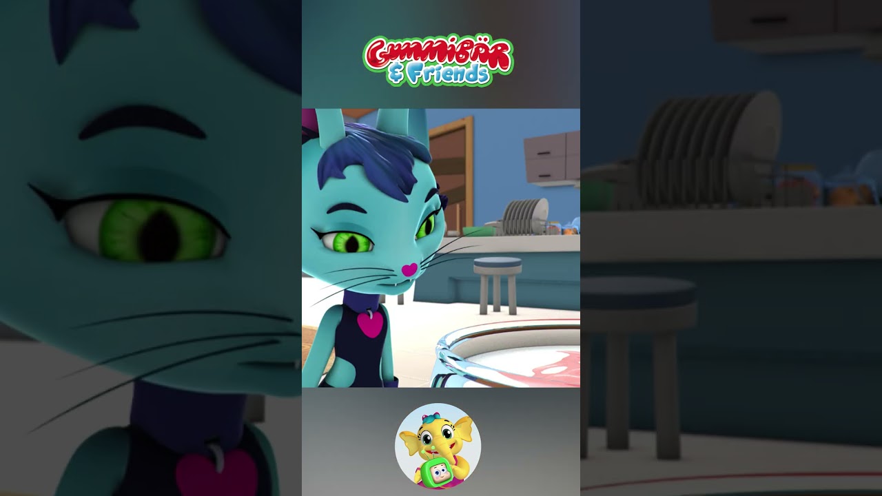 Goldfish or Food Vacuum? 🤯🐟 #gummybear #trendingshorts #childrenmusic #kidssongs