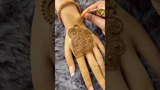 Backhand Mehandi