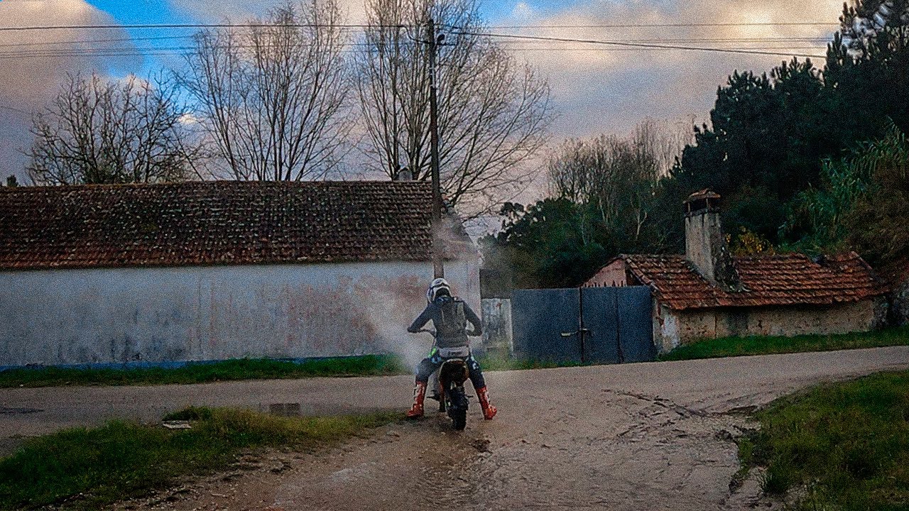 TENTAMOS IR À NAZARÉ A FUNDO DE PITBIKE!!