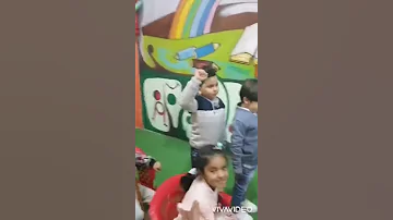 تعليم الاطفال الاخلاف والايثار في روضة وحضانة انوار الغد 