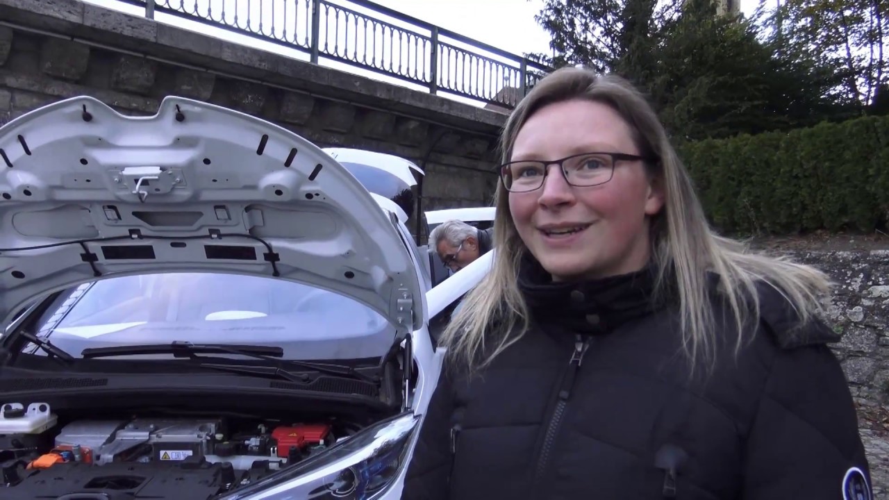 Auto Kraus GmbH Fürth - Übergabe eines Elektroautos Renault ZOE
