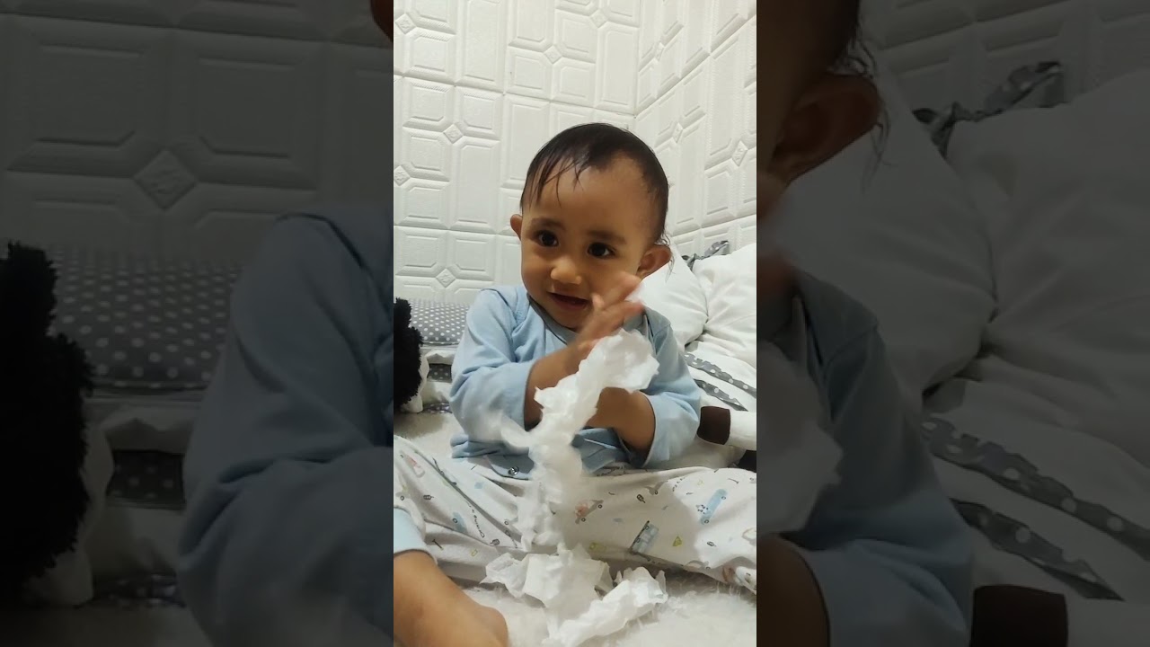 Bergadang. bermain jualan. 