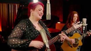 BRONWEN & SARAH - Fairytale of New York (bilingual) 🎄❤️