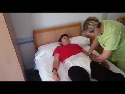 Video: Cómo cambiar un pañal desechable para adultos mientras está acostado