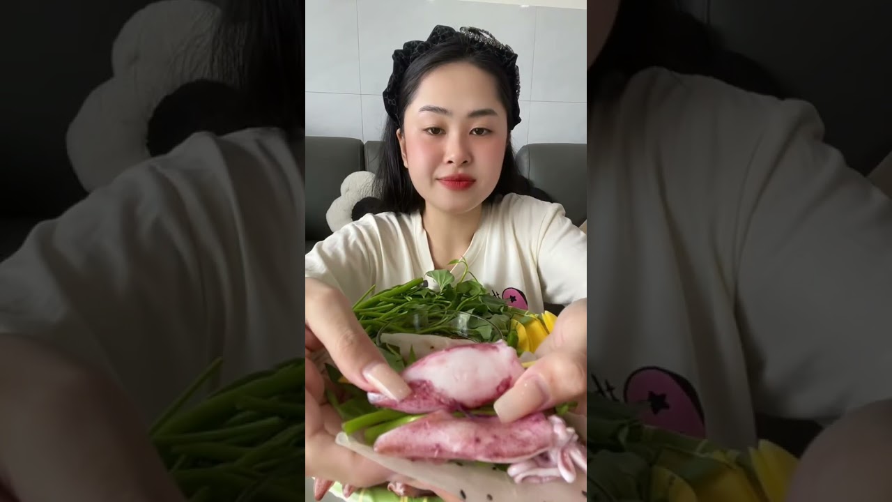 Mực Hấp Cuốn Bánh Tráng Siu Hot #dungthichan #food #mukbang