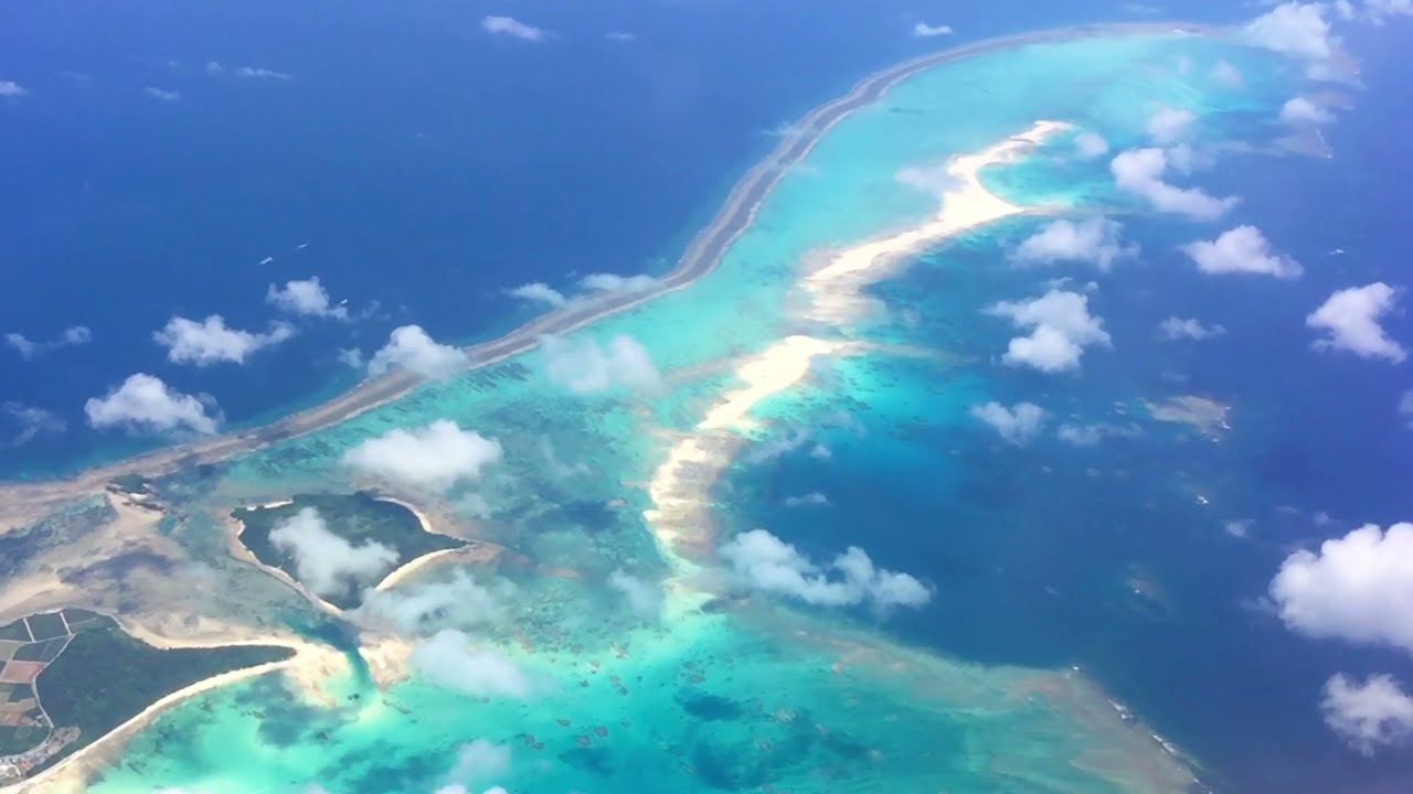はての浜を飛行機から眺める 沖縄 癒しの風景動画 久米島の海 海を大切に Youtube