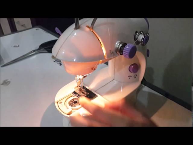 Cara Menggunakan Mesin Jahit Mini Cara Menyatukan Benang Atas Dan Benang Bawah Youtube