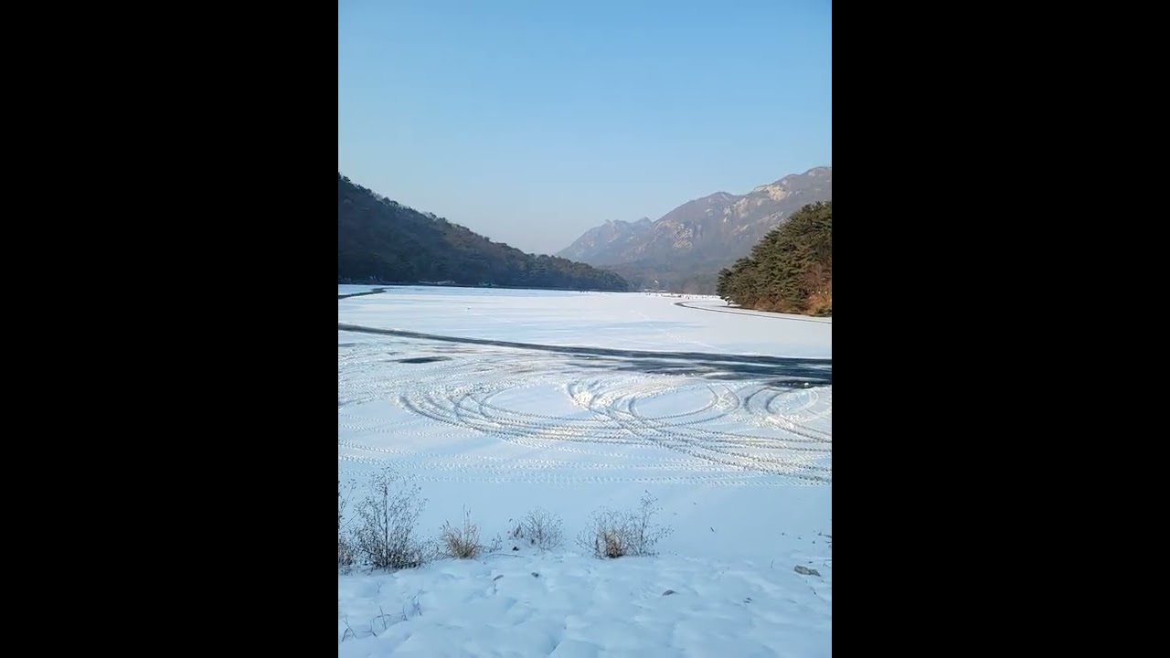 겨울에 산책하기 좋은 산정호수 둘레길 풍경입니다