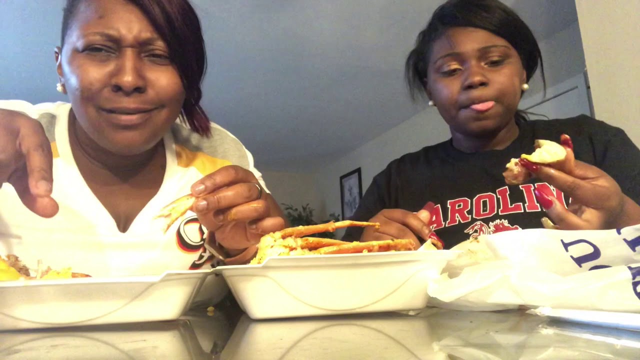 Seafood muckbang with mom 🦞👩🏾