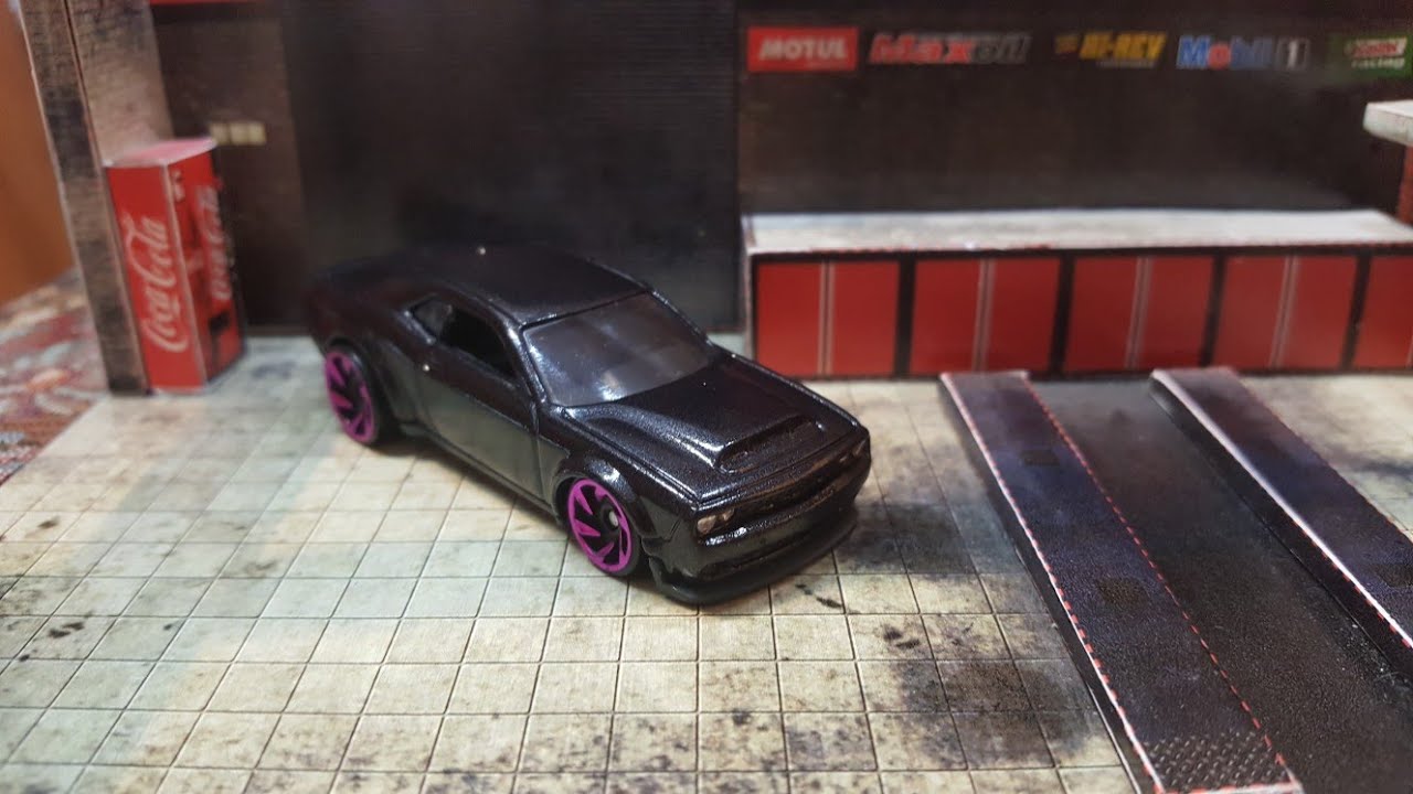 Hot Wheels Custom '18 Dodge Challenger SRT Demon