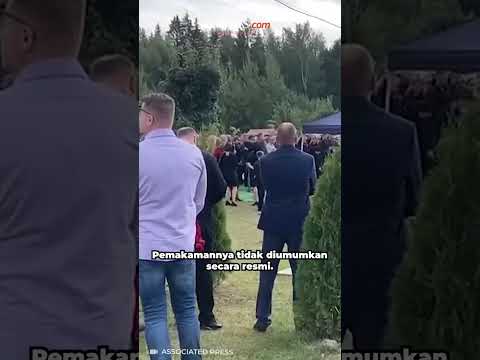 Video: Pemakaman Komarovskoe di St. Petersburg