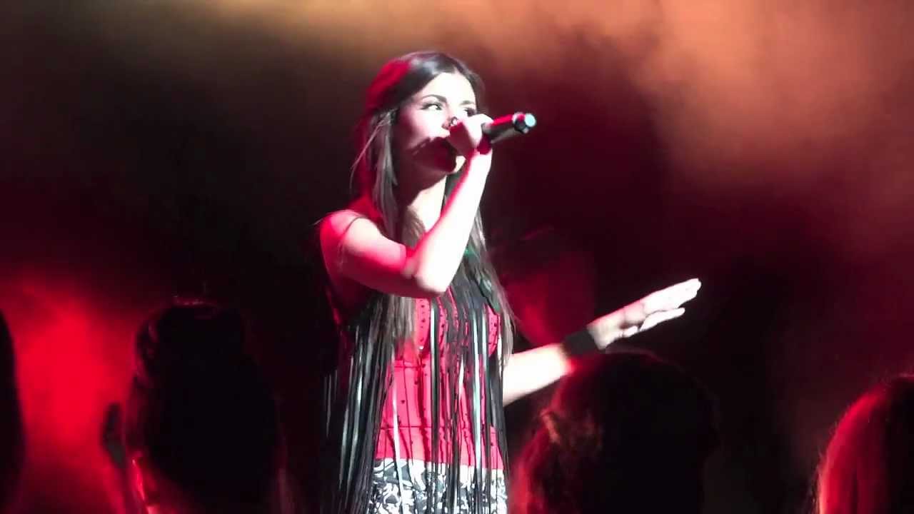 Victoria Justice HD - Viva La Vida - Philadelphia - August 12, 2012