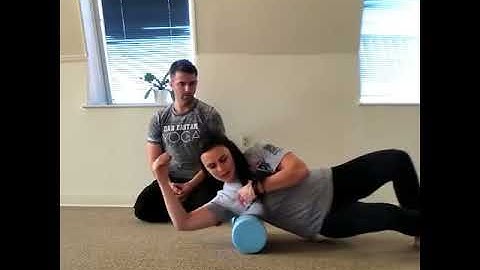 Increasing shoulder mobility using the foam roller