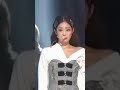 How is it... jennie solo transition... watch it again than you will see the transition nicely...like