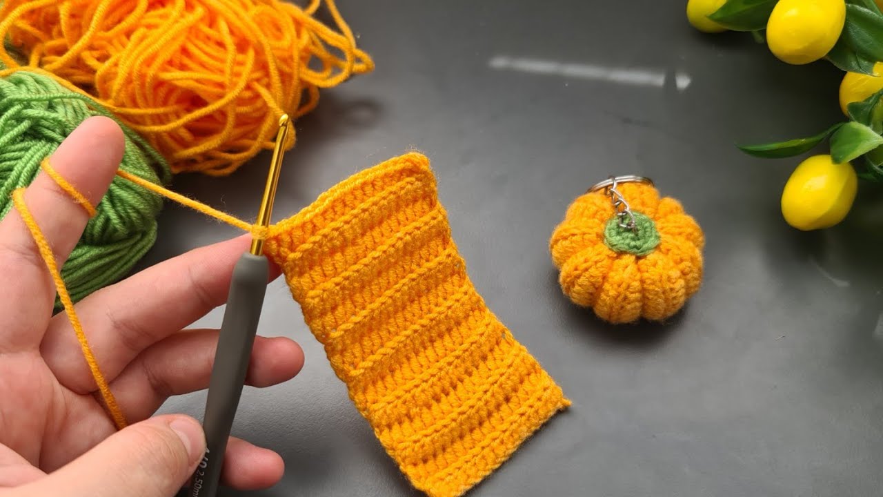 Make MONEY with this SUPER EASY Crochet Pumpkin keychain😍 Sell and give as a gift.