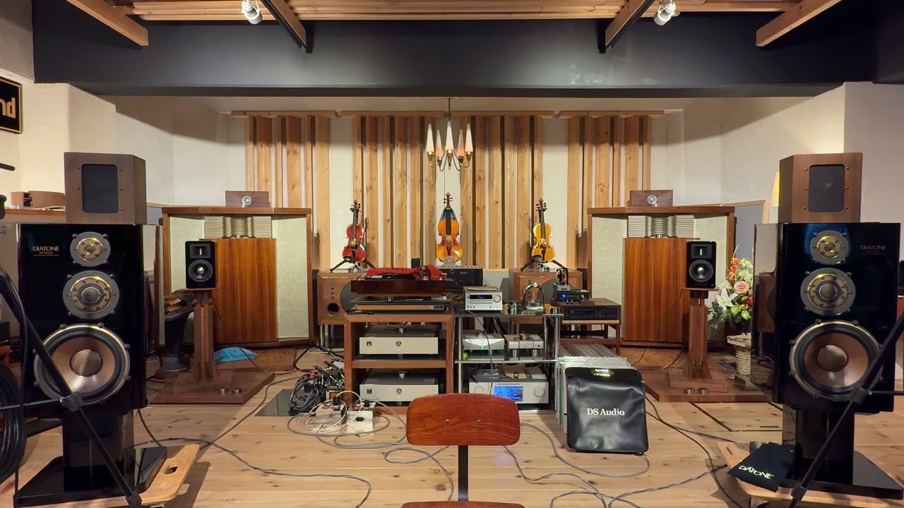 Listening to MIZUHO Audio speakers with Western Electric cables