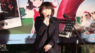 20111224(7)White Christmas 陳以岫@捷運中山站旁線形公園.m2ts