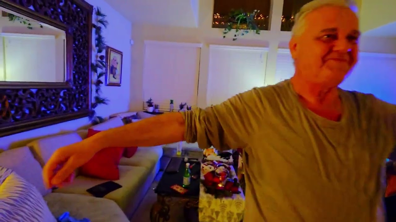 Dijeljenje Bozicnih poklona - Family Lemesevic Las Vegas 2025