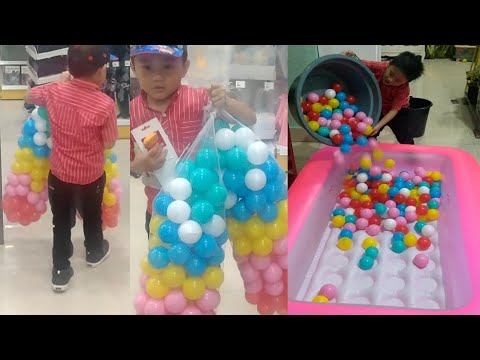 Mandi bola warna warni | Beli kolam renang pink dan bola warna warni