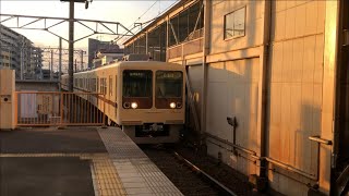 新京成8000形8512編成『旧塗装復刻車両』が到着するシーン（引退迫る・残り１編成）