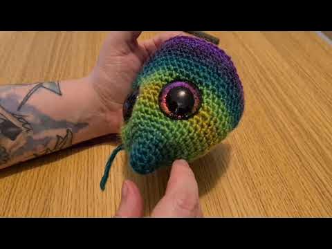 How to Install Safety Eyes on your Knitted Crafts 