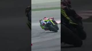 Perseteruan Di Tikungan antara Rossi \u0026 Marquez #shorts