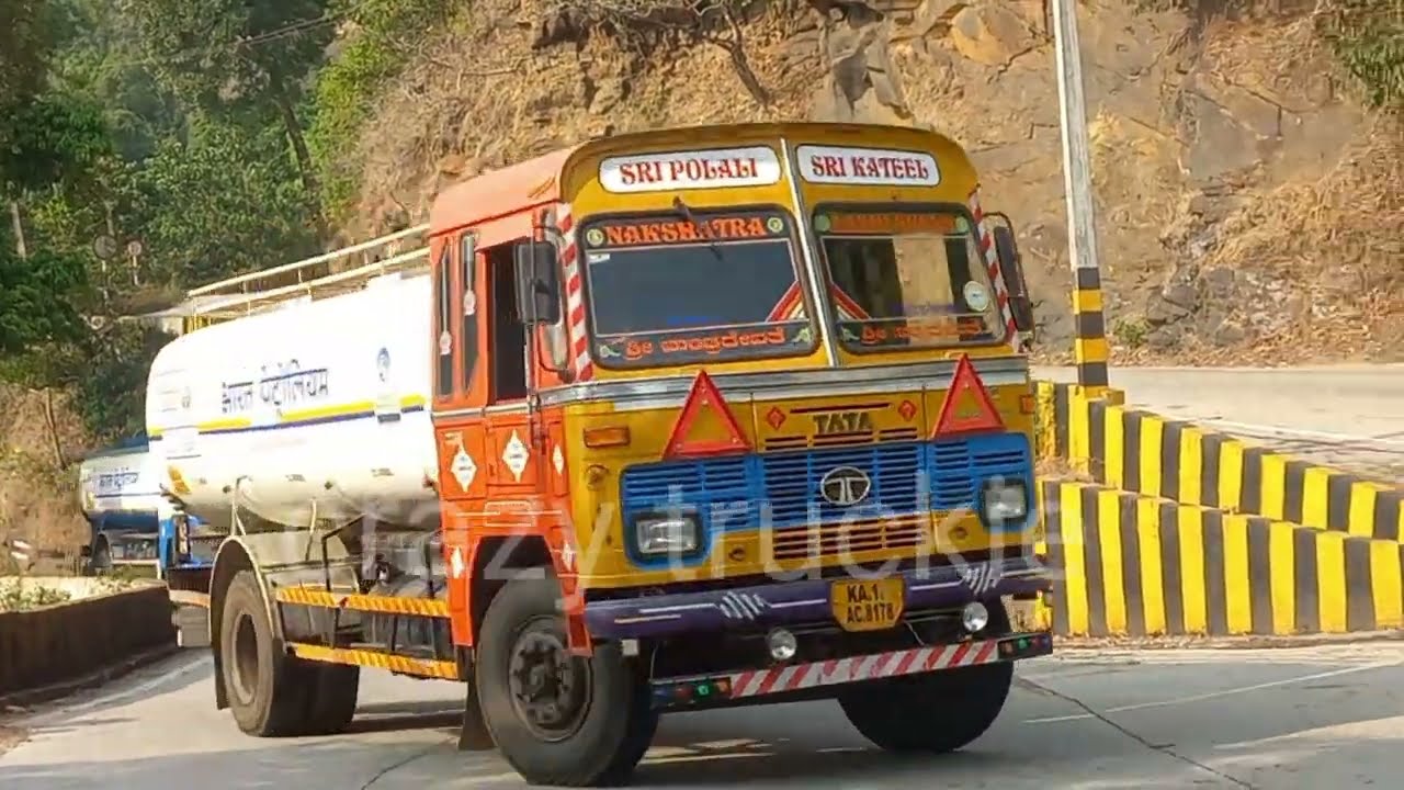 Beautiful ghat road!!!🤩 heavy loaded truck!!🥵 #hairpinbends #travel #ghat #beautiful #truck #aggress