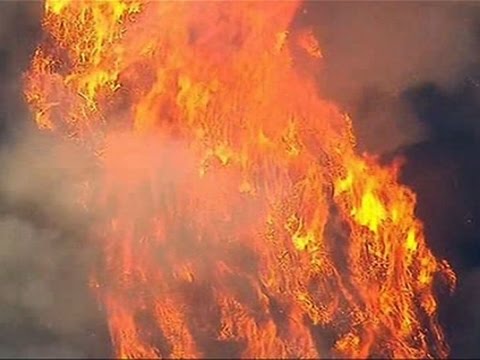 Raw: Thousands Evacuated as Calif. Fire Grows