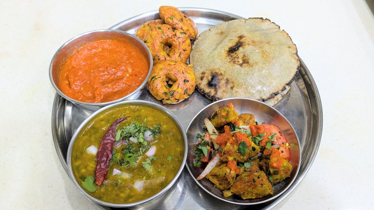 Lal Roti Hariyali lehsunia panchratn dal, lal chutney,2types Makka ke dhokla and ...