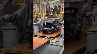 Inside the biggest electric car factory in China داخل اكبر مصنع سيارات كهربائية في الصين