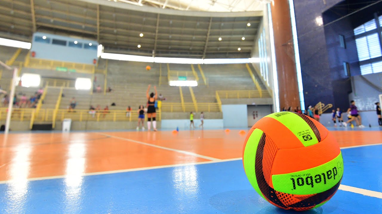 “Saque Livre”: iniciada escolinha de vôlei no Ginásio Pedro Ciarlini