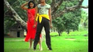 Watch the song 'bahusa ninnu...' featuring chiranjeevi and radha from
film 'yamudiki mogudu'. sp balasubramaniam p susheela have sung this
to wh...