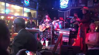 "I Wanna be a Cowboys Sweetheart." Sierra Ferrell w/ The Cowpokes @ The Nashville Palace chords