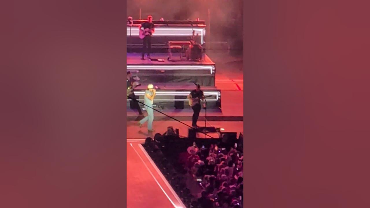 Morgan Wallen - Love Somebody (Live From Seattle WA. Night 2)