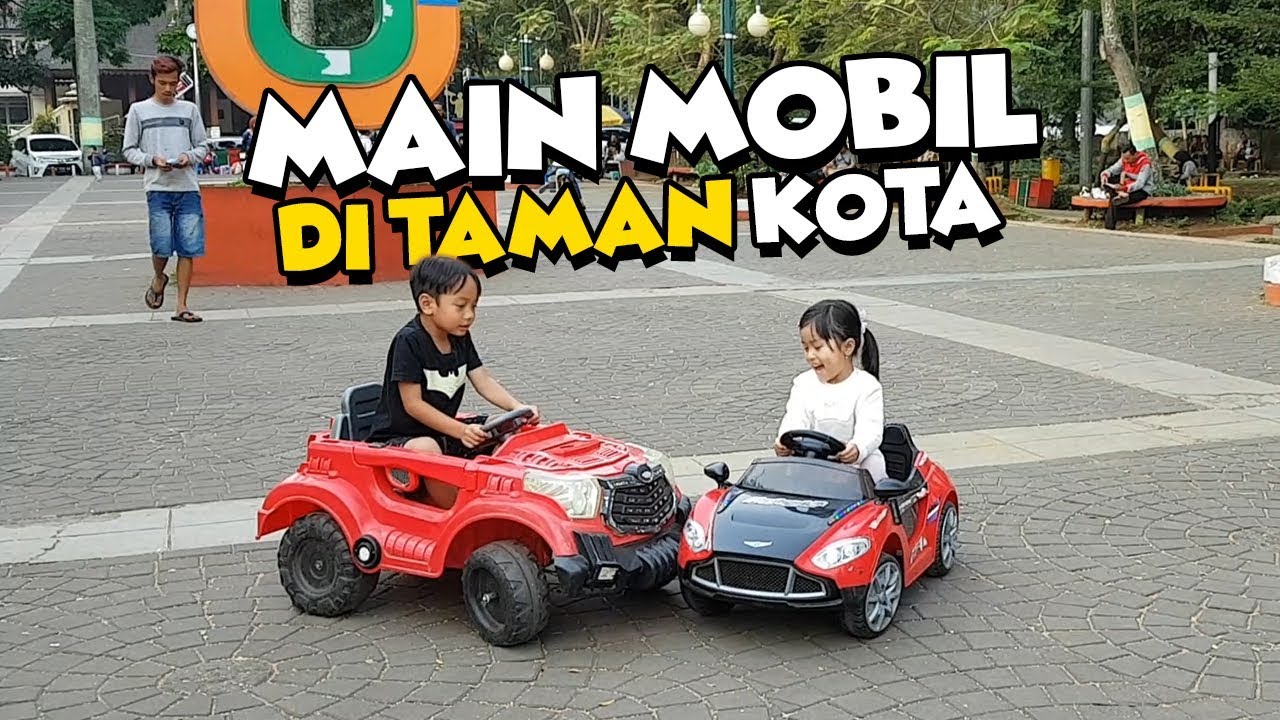 Naik Mobil Mobilan Mainan  Anak  di  Taman  Kota bareng Aa 
